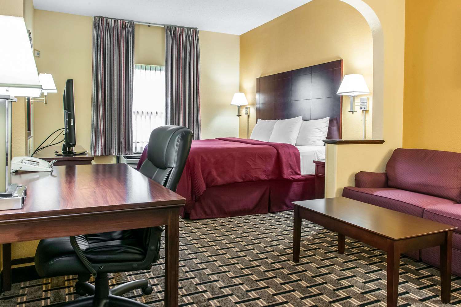Clarion Inn & Suites Northwest Indianapolis, IN See Discounts