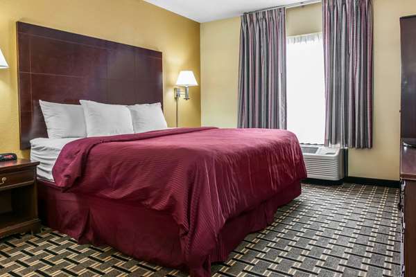 Suite - Clarion Inn & Suites Northwest Indianapolis
