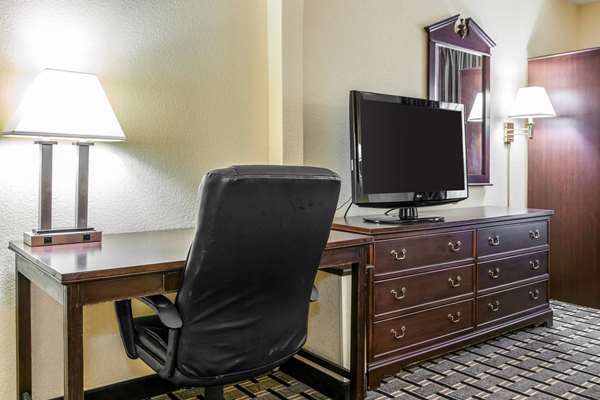  - Clarion Inn & Suites Northwest Indianapolis