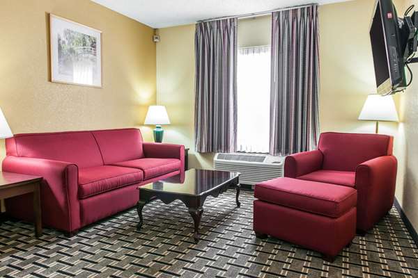 Suite - Clarion Inn & Suites Northwest Indianapolis