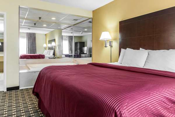 Suite - Clarion Inn & Suites Northwest Indianapolis