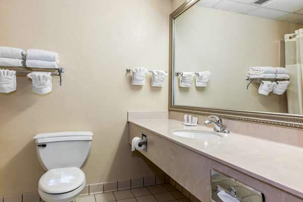  - Clarion Inn & Suites Northwest Indianapolis