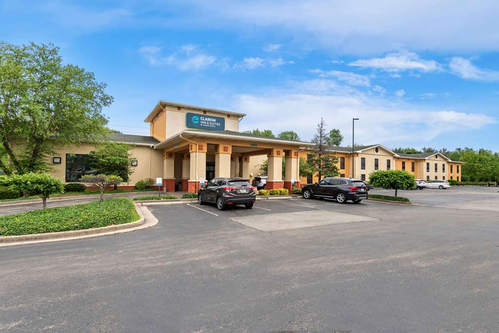 Clarion Inn and Suites Indianapolis Northwest
