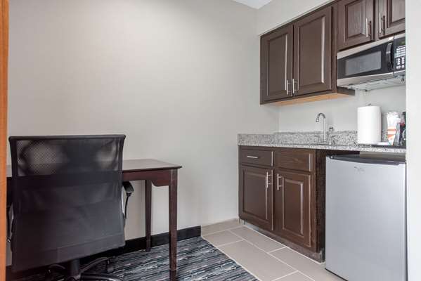 Suite - Quality Inn & Suites Brownsburg - I-74, Exit 66