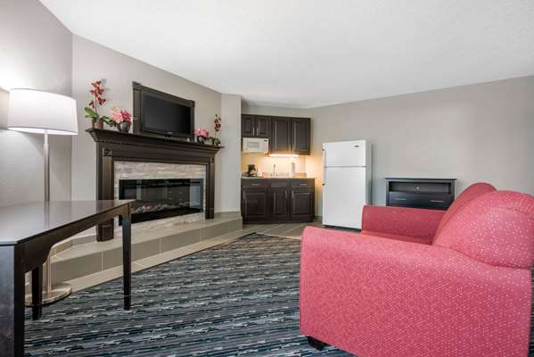 Suite - Quality Inn & Suites Brownsburg - I-74, Exit 66