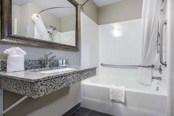  - Quality Inn & Suites Brownsburg - I-74, Exit 66