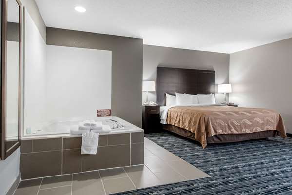 Suite - Quality Inn & Suites Brownsburg - I-74, Exit 66