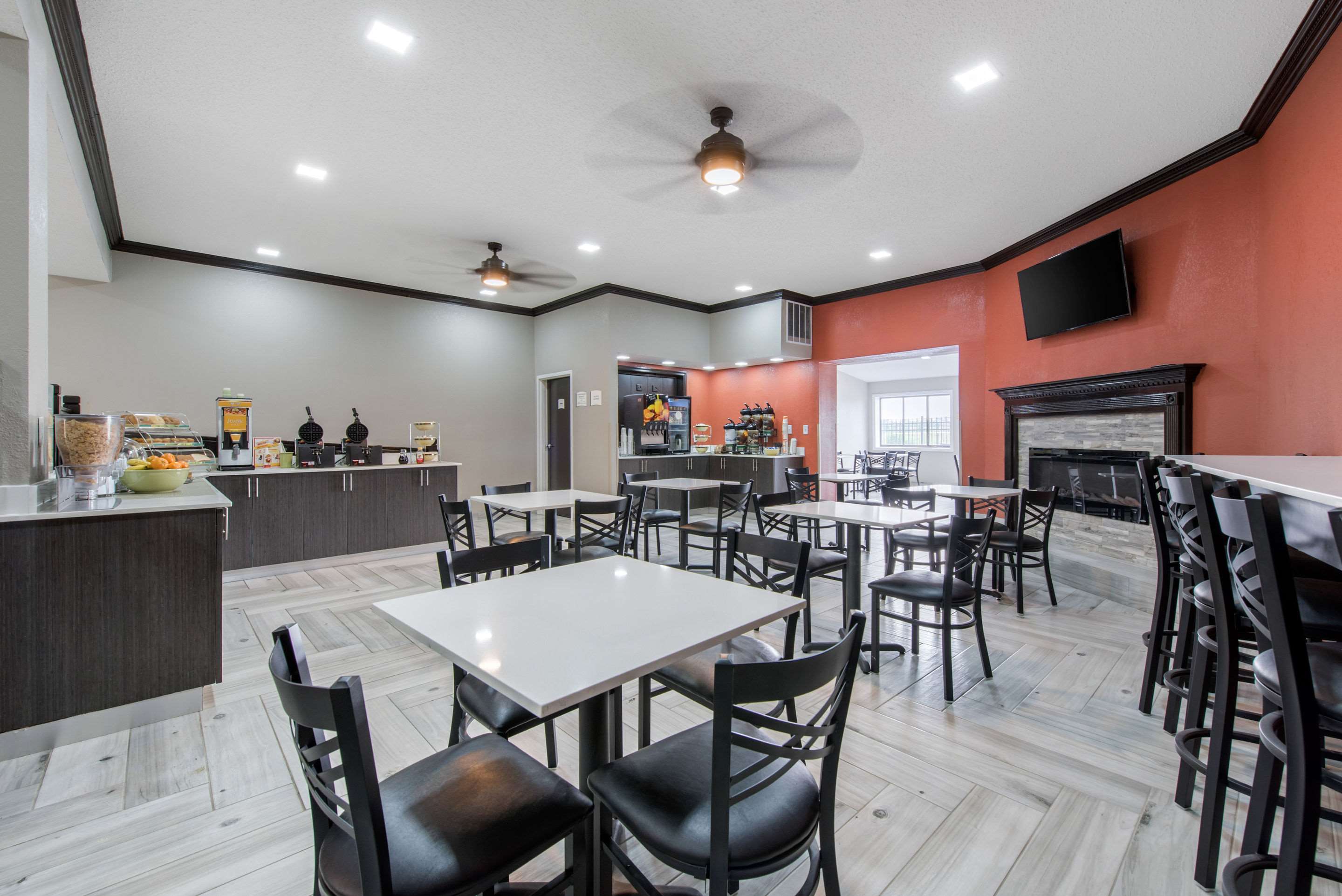 Breakfast area | Quality Inn & Suites Brownsburg - Indianapolis West