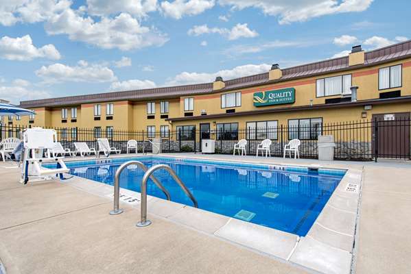 Pool - Quality Inn & Suites Brownsburg - I-74, Exit 66