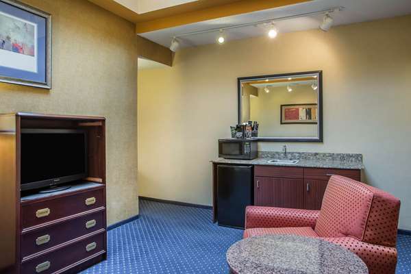 Suite - Clarion Inn Merrillville - I-65, Exit 253