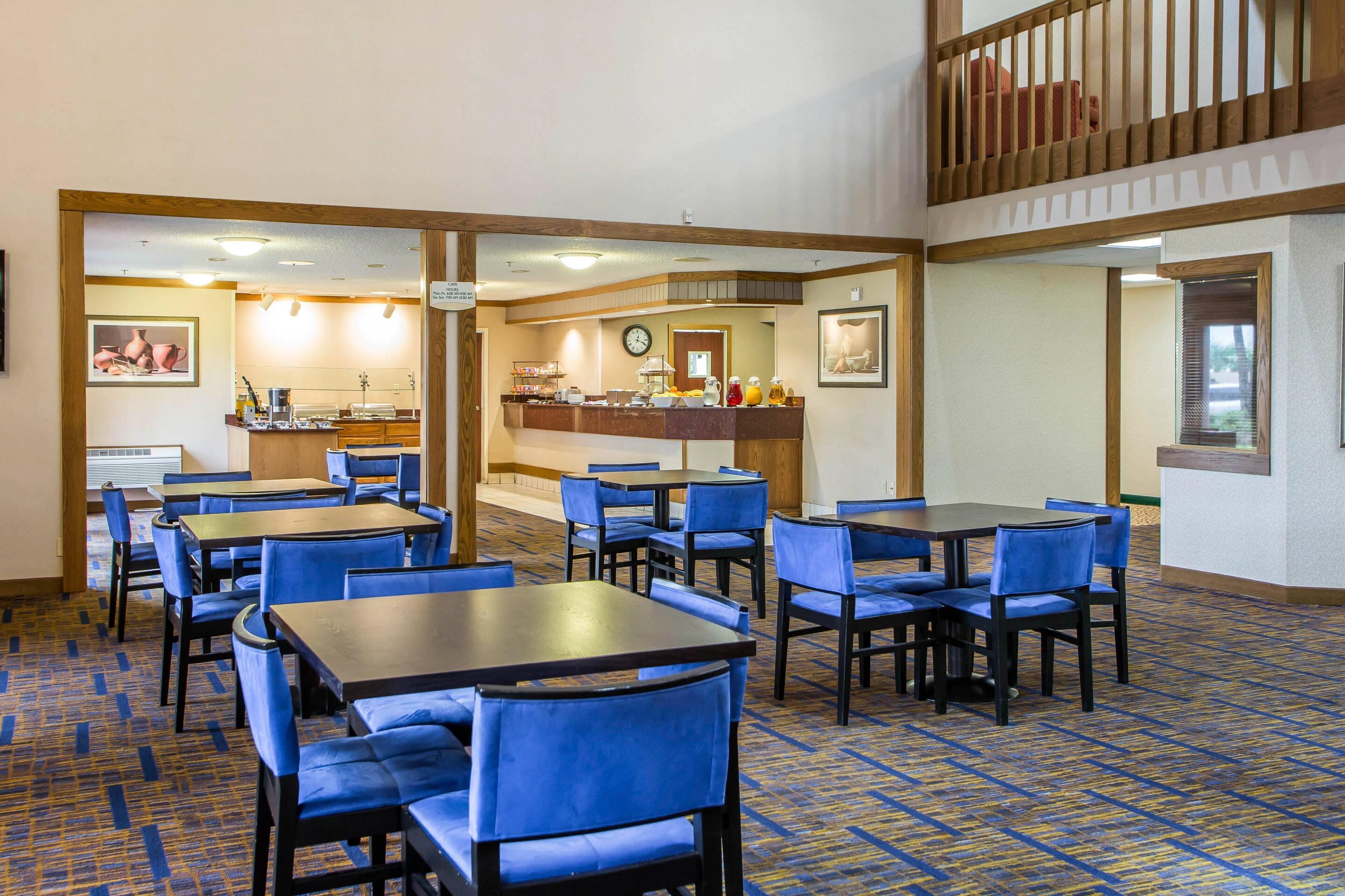 Breakfast area | Clarion Inn