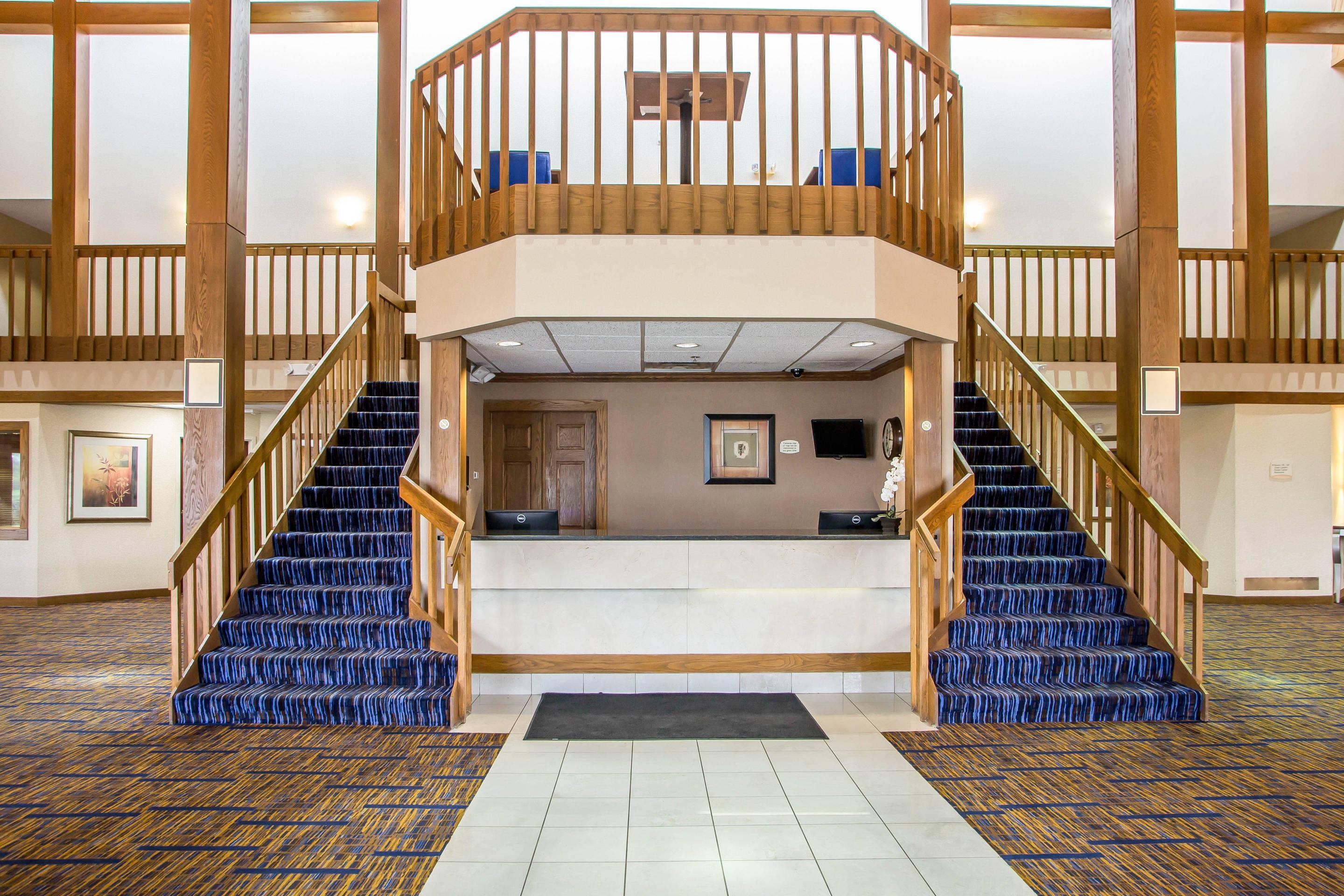 Hotel lobby | Clarion Inn