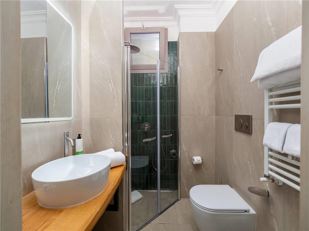 GARDENIA SORRENTO COAST ASCEND HOTE-guestroom-Guest Room,Bathroom,On-Site.jpg