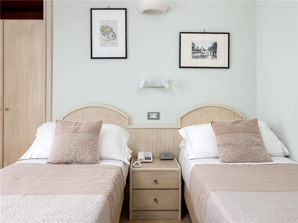 GARDENIA SORRENTO COAST ASCEND HOTE-guestroom-Guest Room,On-Site.jpg