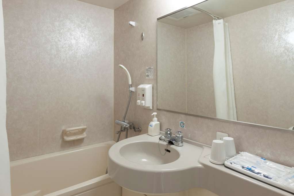 COMFORT HOTEL TOKYO KIYOSUMI-SHIRAK-guestroom-Guest Room,Bathroom,On-Site.jpg