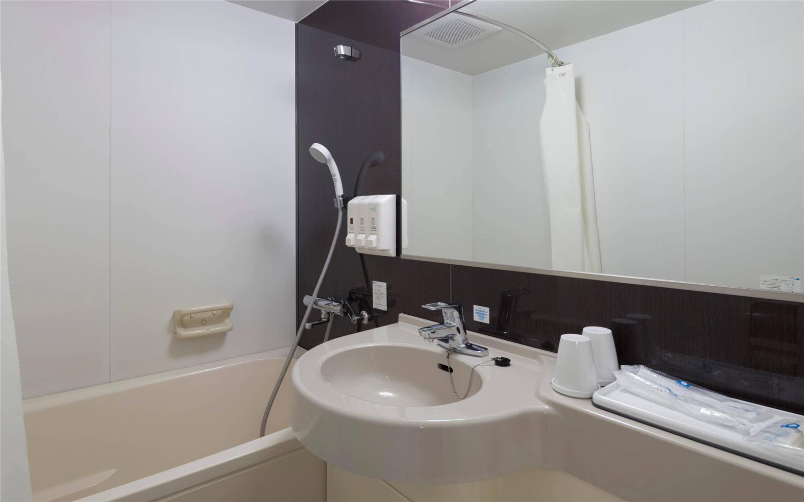 COMFORT HOTEL HAKATA-guestroom-Guest Room,Bathroom,On-Site.jpg