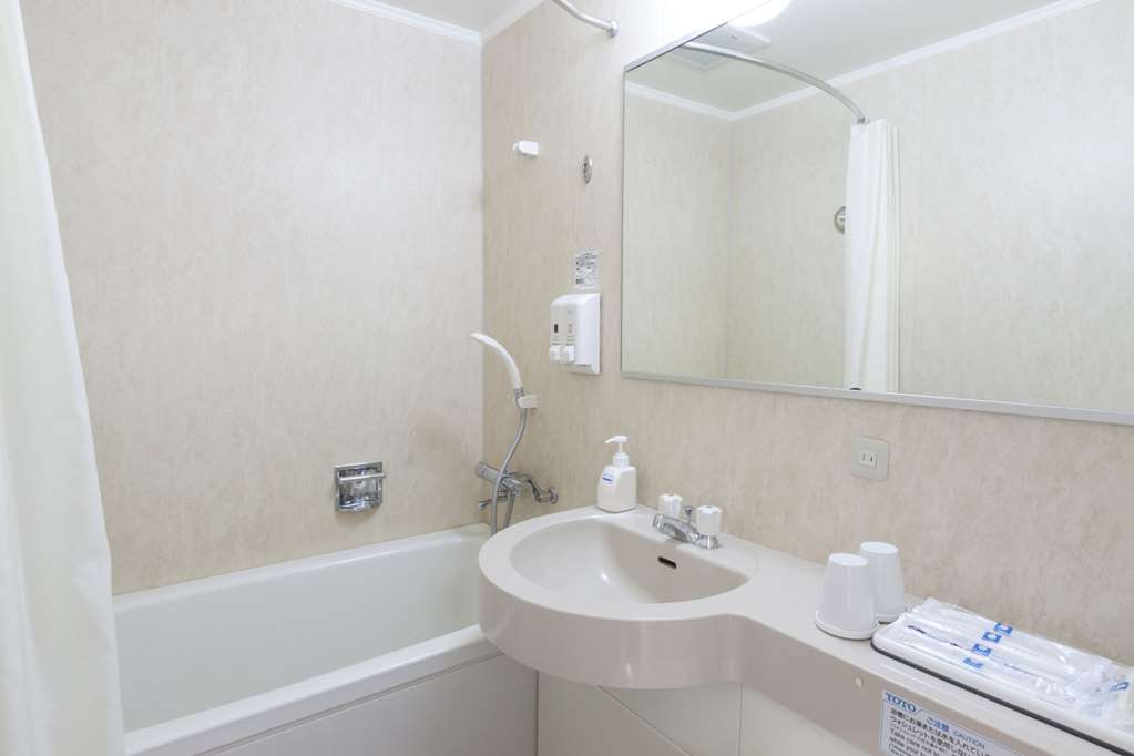 COMFORT HOTEL HIMEJI-guestroom-Guest Room,Bathroom,On-Site.jpg