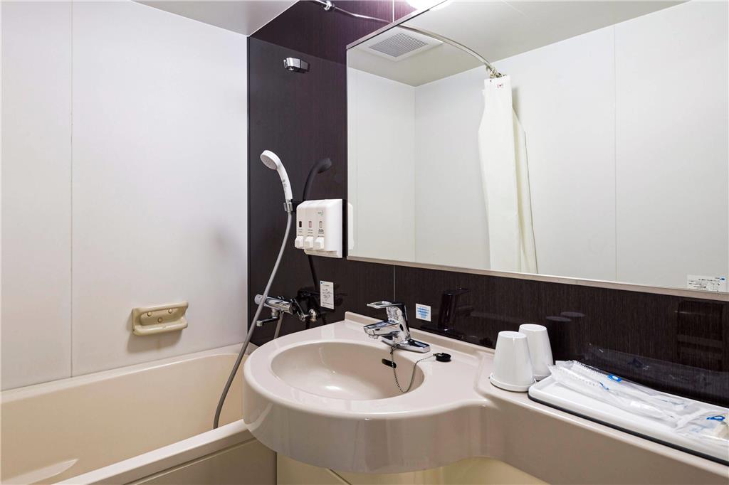 COMFORT HOTEL SENDAI EAST-guestroom-Guest Room,Bathroom,On-Site.jpg