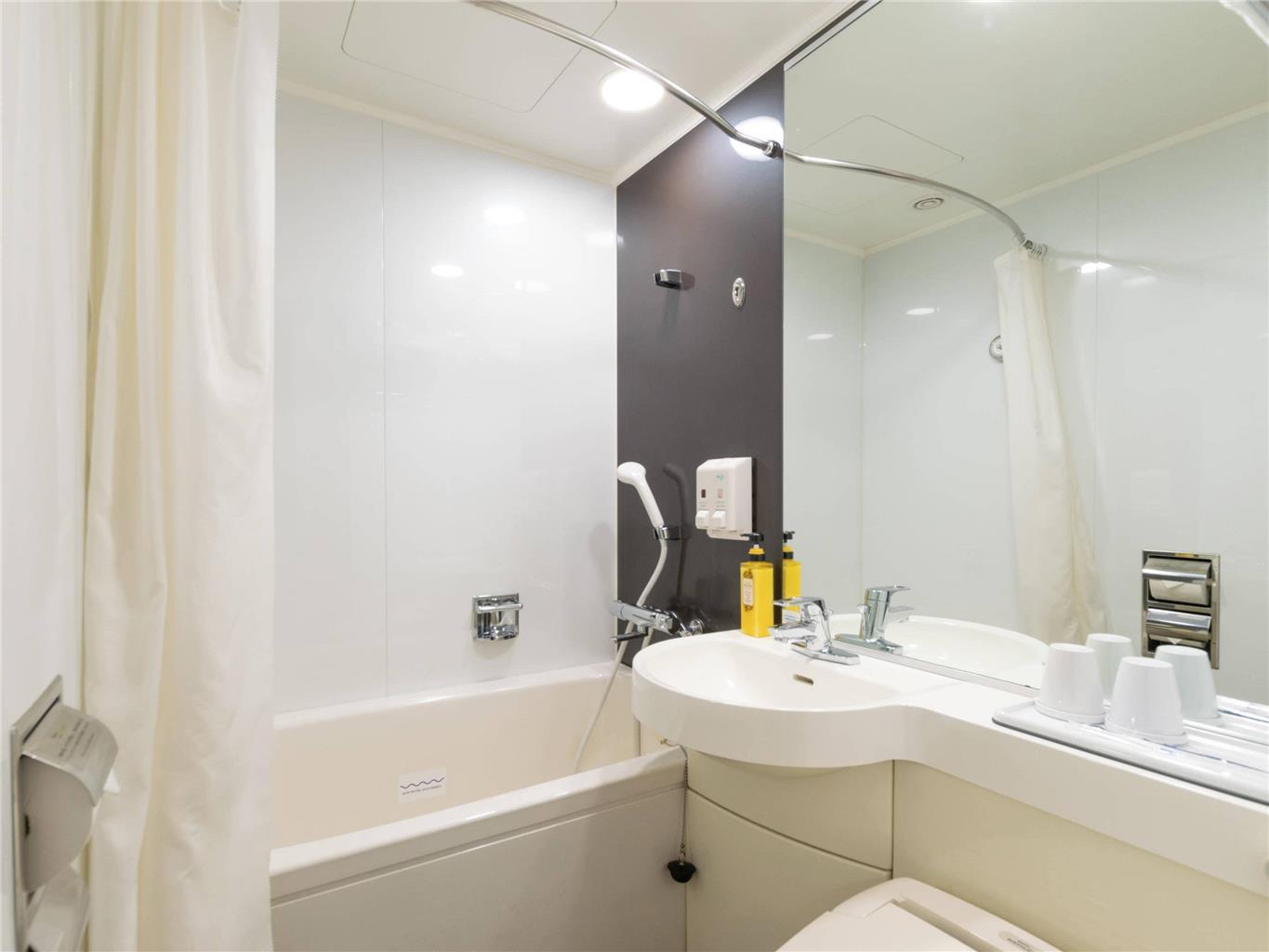 COMFORT HOTEL TOYAMA-guestroom-Guest Room,Bathroom,On-Site.jpg