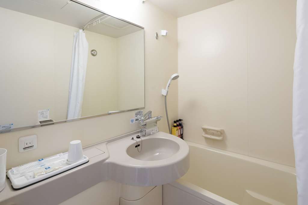 COMFORT HOTEL SAGA-guestroom-Guest Room,Bathroom,On-Site.jpg