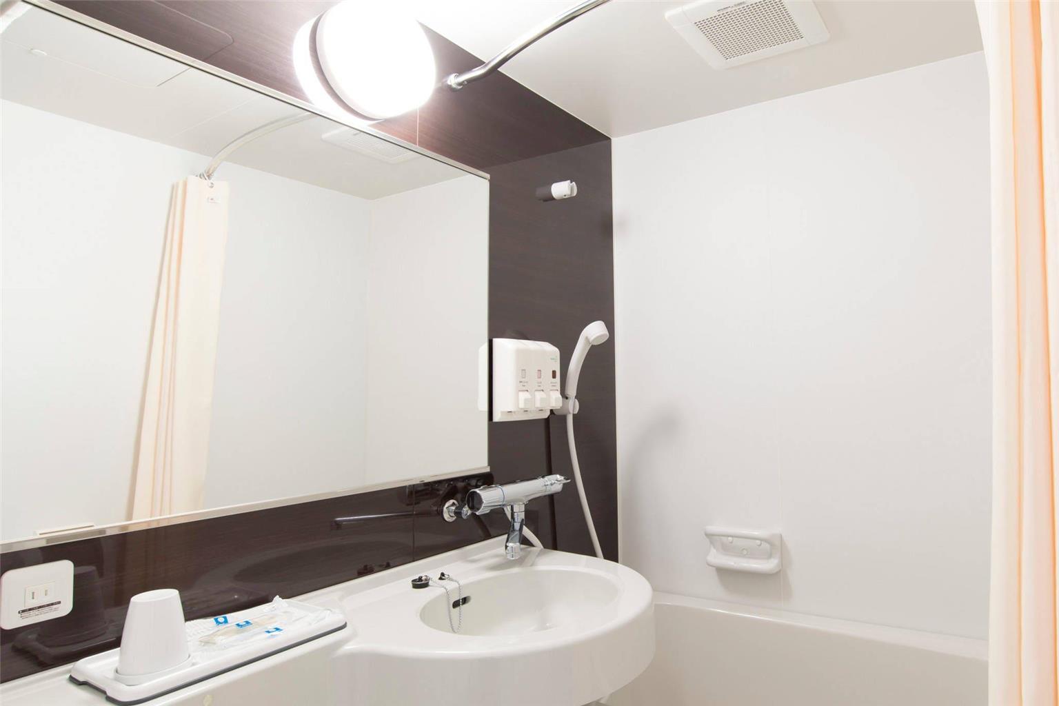 COMFORT HOTEL WAKAYAMA-guestroom-Guest Room,Bathroom,On-Site.jpg