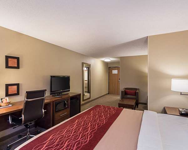 Suite - Comfort Inn East Wichita - I-35, Exit 50