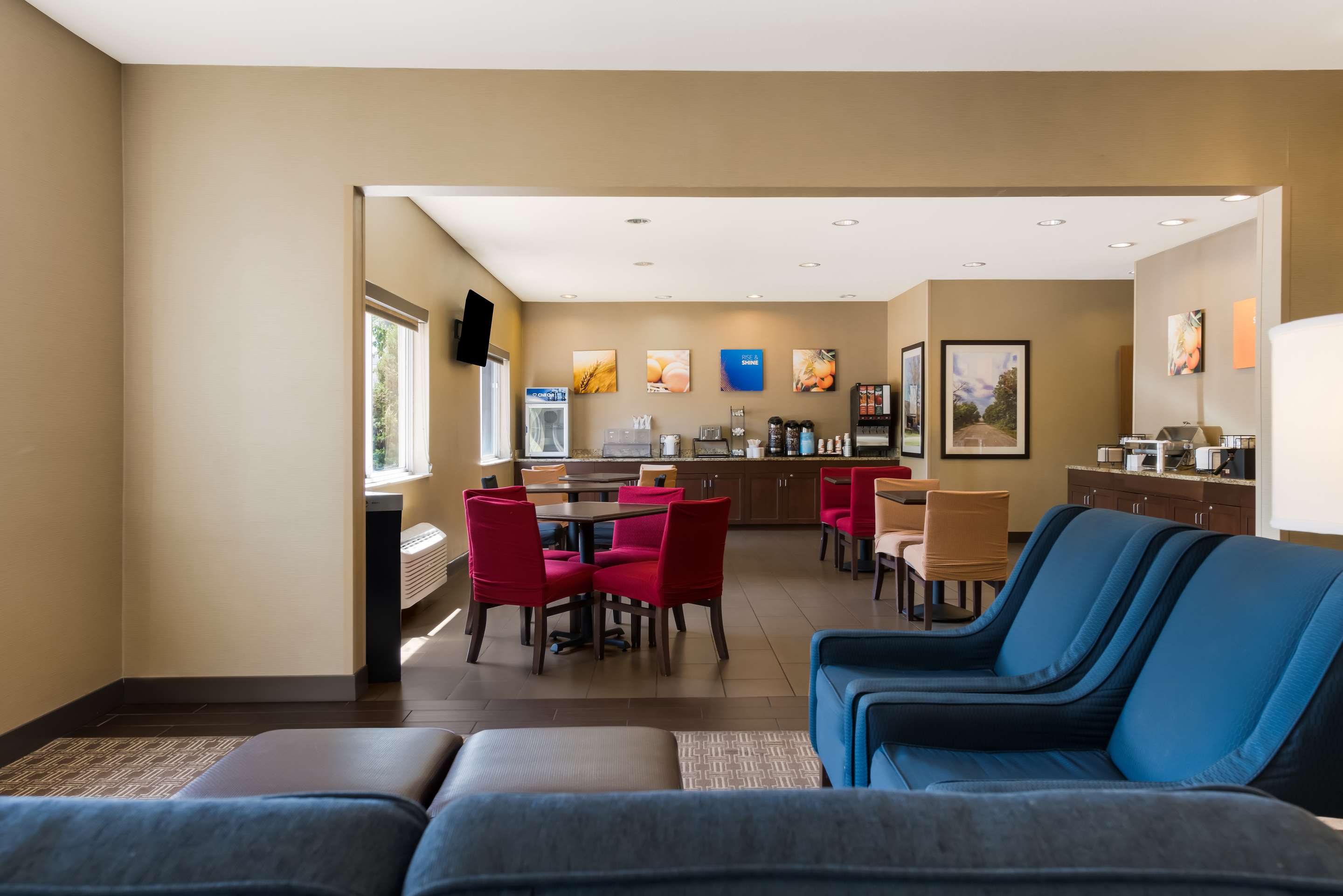 Hotel lobby | Comfort Inn East