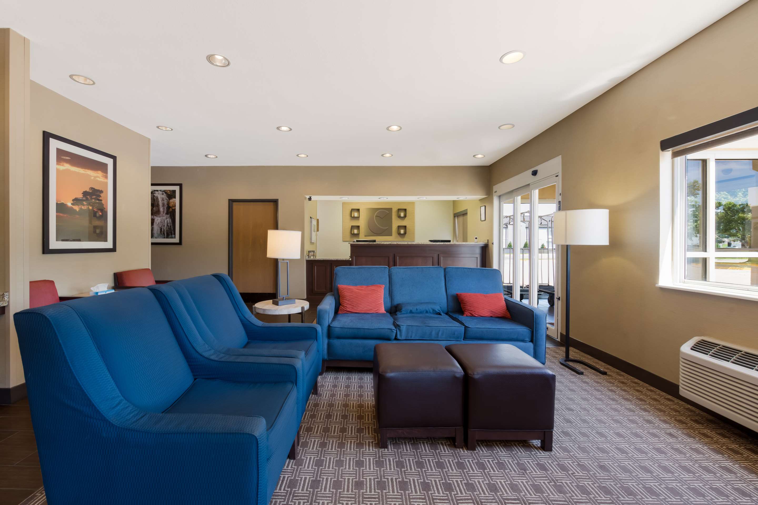 Lobby | Comfort Inn East