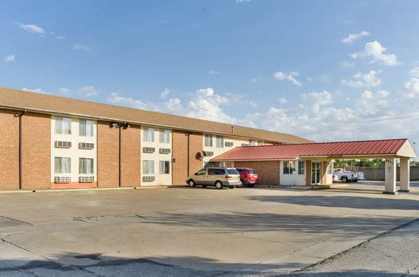 Exterior view - Econo Lodge Emporia - I-35, Exit 128