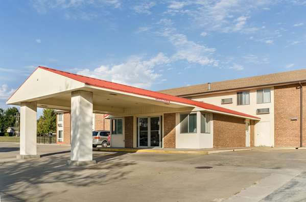 Exterior view - Econo Lodge Emporia - I-35, Exit 128