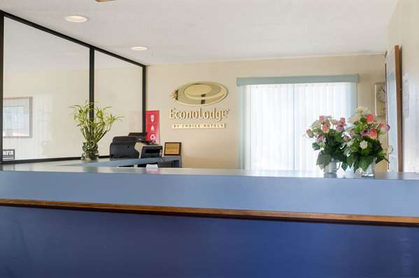  - Econo Lodge Emporia - I-35, Exit 128