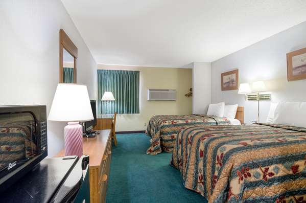  - Econo Lodge Emporia - I-35, Exit 128