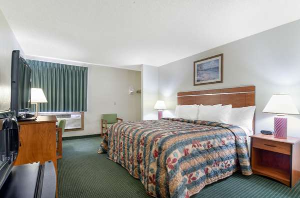  - Econo Lodge Emporia - I-35, Exit 128