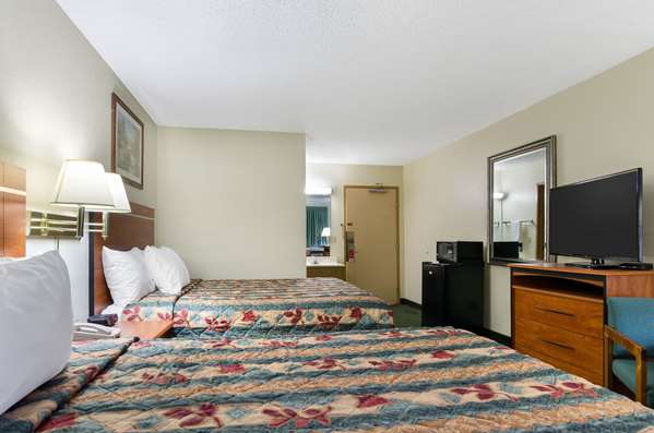  - Econo Lodge Emporia - I-35, Exit 128