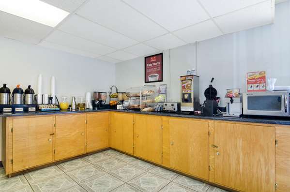 Amenities - Econo Lodge Emporia - I-35, Exit 128