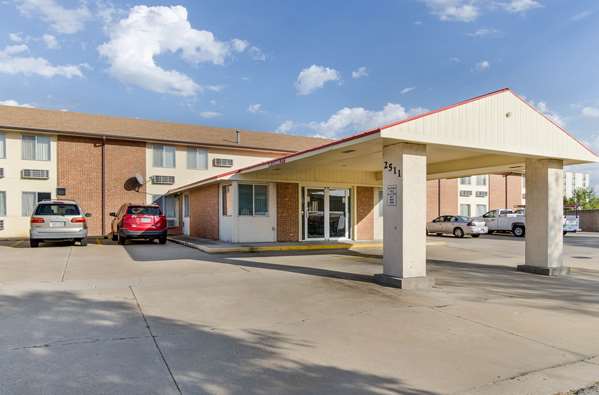 Exterior view - Econo Lodge Emporia - I-35, Exit 128