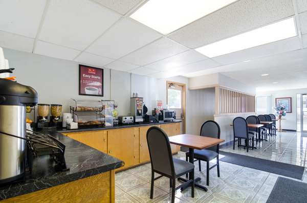 Amenities - Econo Lodge Emporia - I-35, Exit 128