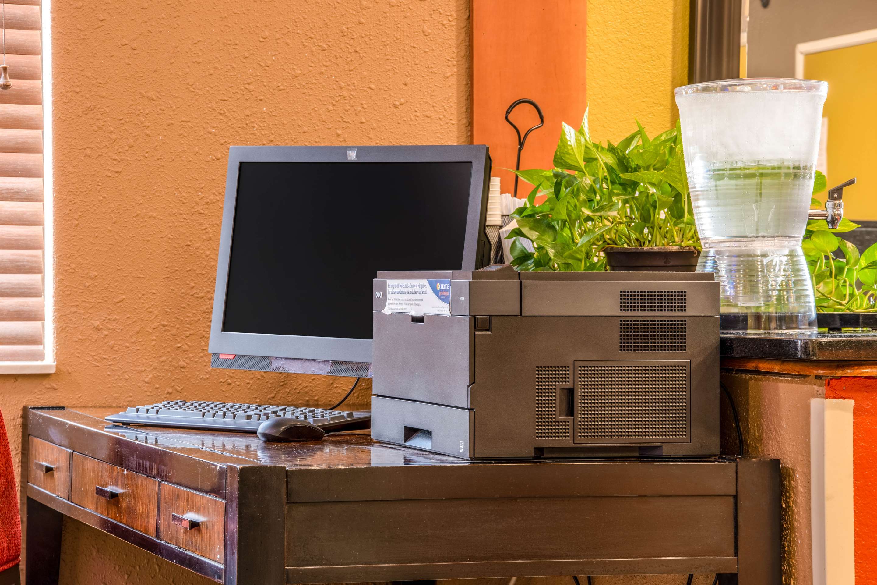Business center | Econo Lodge at Wanamaker