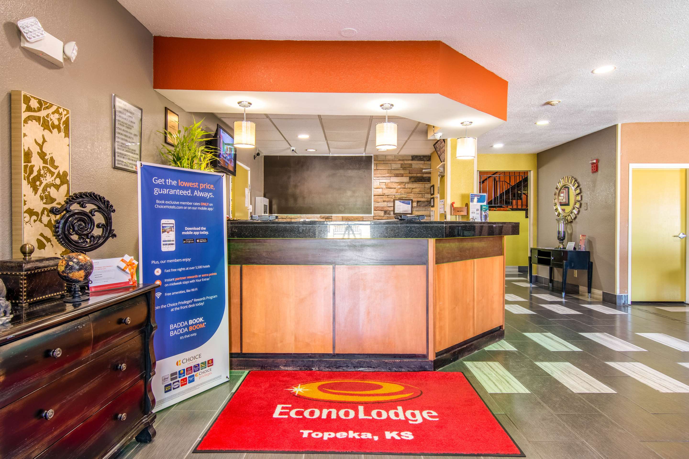 Front desk | Econo Lodge at Wanamaker
