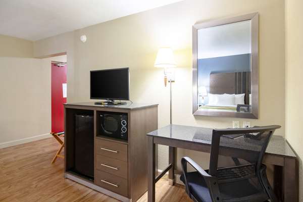 Suite - Econo Lodge Inn & Suites Overland Park