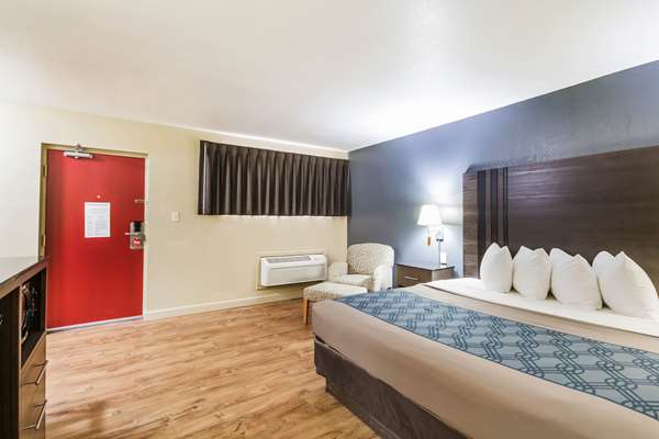  - Econo Lodge Inn & Suites Overland Park