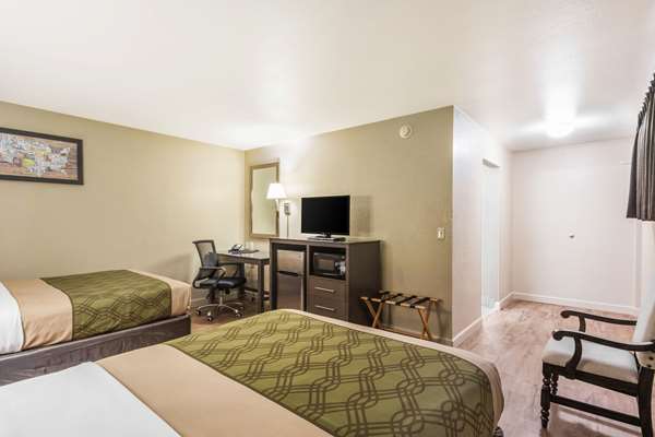  - Econo Lodge Inn & Suites Overland Park