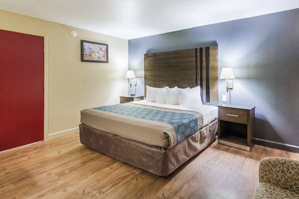  - Econo Lodge Inn & Suites Overland Park