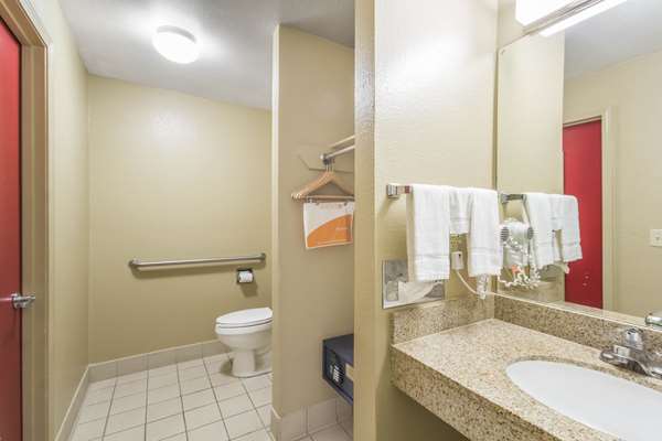  - Econo Lodge Inn & Suites Overland Park