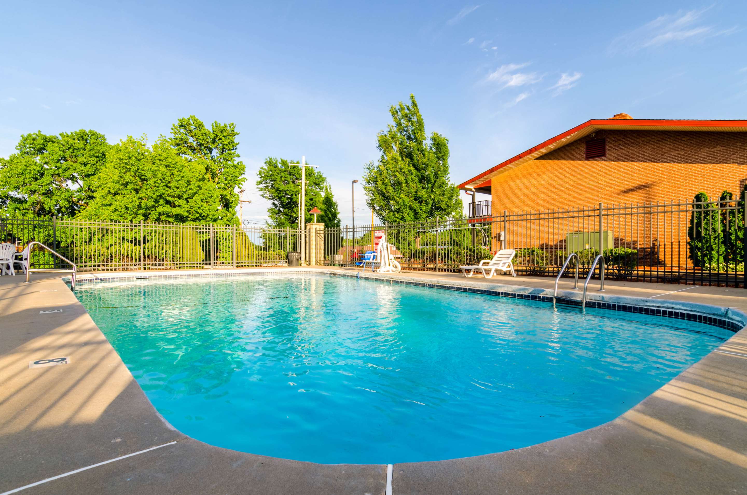 Outdoor pool | Econo Lodge Inn & Suites I-35 at Shawnee Mission