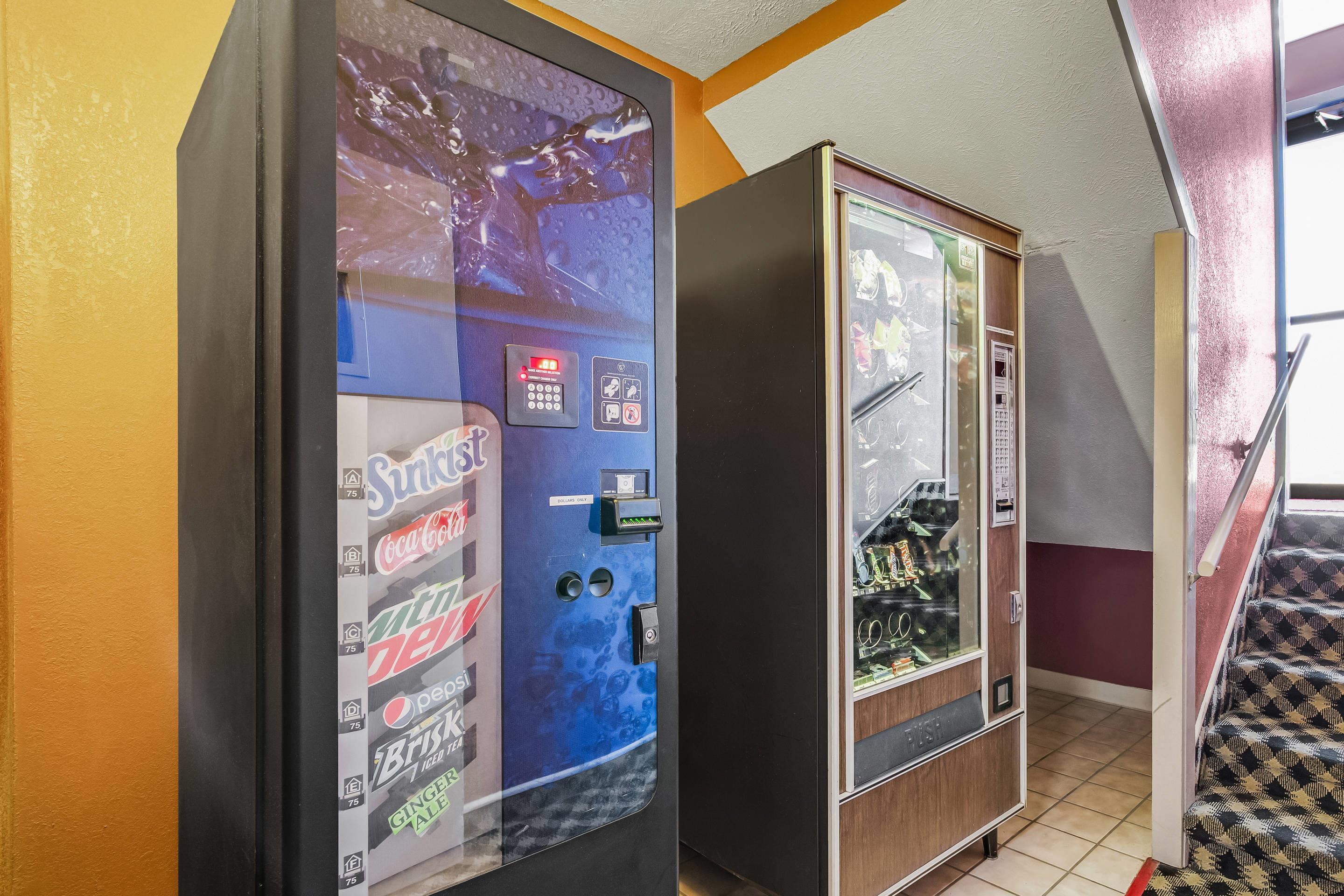 Hotel vending area | Econo Lodge Junction City I-70 Near Fort Riley
