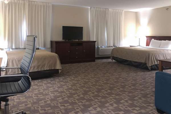 Suite - Quality Inn Topeka - I-470, Exit 1B