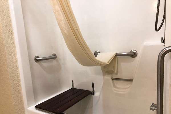  - Quality Inn Topeka - I-470, Exit 1B