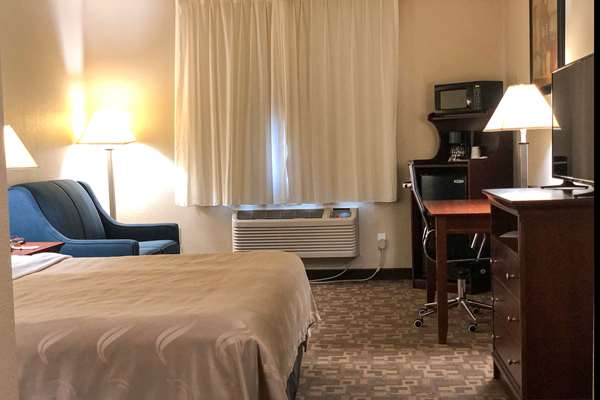  - Quality Inn Topeka - I-470, Exit 1B