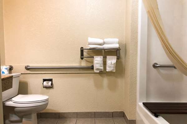  - Quality Inn Topeka - I-470, Exit 1B